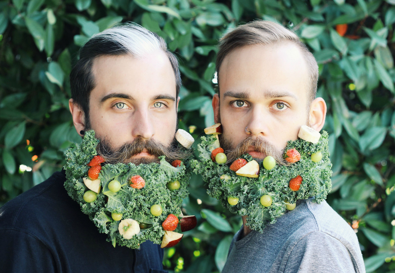 Illustration for article titled I AM WEIRD. YOU ARE WEIRD. LETS ALL GET WEIRD : A BIZARRE HOLIDAY PARTY LOOKBOOK